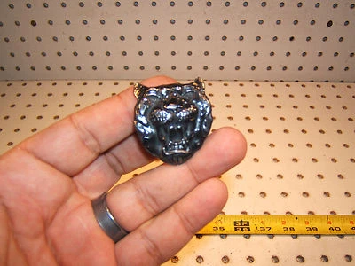 捷豹 XJ8 2002 前格栅顶部 JAGUAR 头正版原始设备制造商 1 徽章,仅 1 个徽章 — 第 1/4 张图片