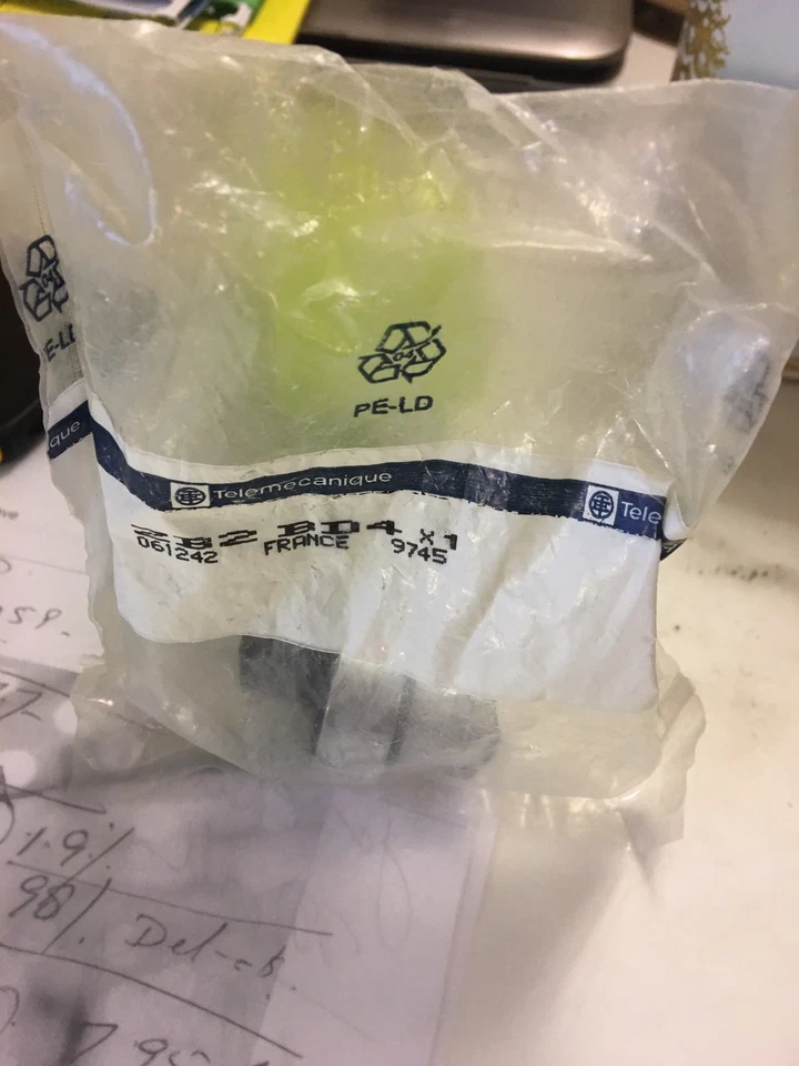 ZB2BD4.  Spring Return 2 Position  - Image 1 of 1