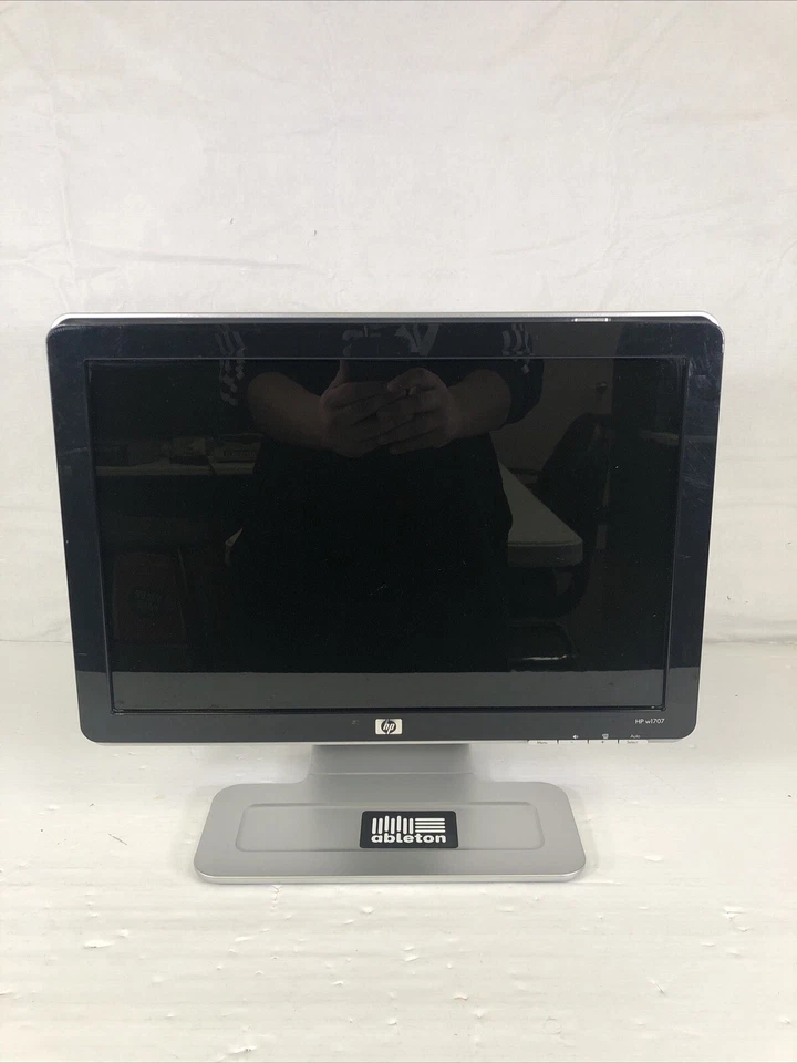 HP W1707 LCD TFT Widescreen Monitor 17-Inch 1440 × 900 Built-in Speakers - Works - Image 1 of 4