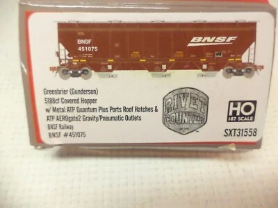 ScaleTrains Ho SXT31558, Greenbrier 5188 Covered Hopper, BNSF451075 - Image 1 of 2