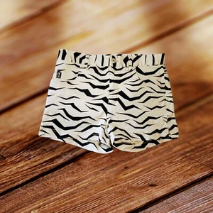 GUESS Jungle Print Black Beige Shorts Women's Size 28 - Picture 1 of 10