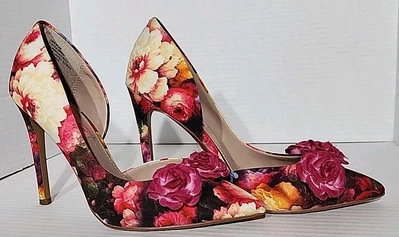 BETSEY JOHNSON Women Size 6 Floral  Design Heel Shoe Closed Toe with Flowers - Image 1 of 4