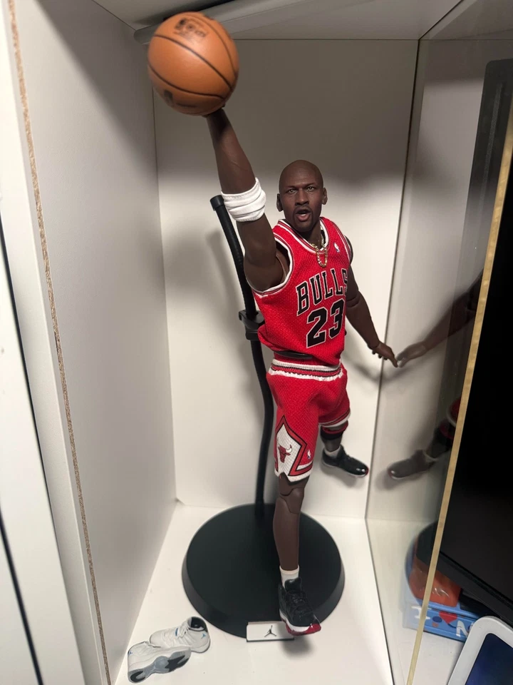 Enterbay Michael Jordan Away Jersey 1/6 Scale Figure Limited Edition Loose - Image 1 of 1