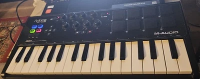 M-Audio Axiom AIR Mini 32 USB MIDI Keyboard Controller 32 Tasten 8 Pads 8 Regler - Bild 1 von 4