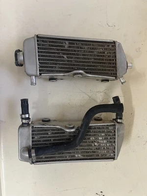 Radiador izquierdo y derecho Yamaha YZ125 2005-2024 1C3-1240A-00-00 Foto 1 de 2