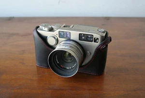 Mr. Zhou schwarze Leder Halbtasche mit roten Nähten für Contax G2 Kamera - Bild 1 von 7