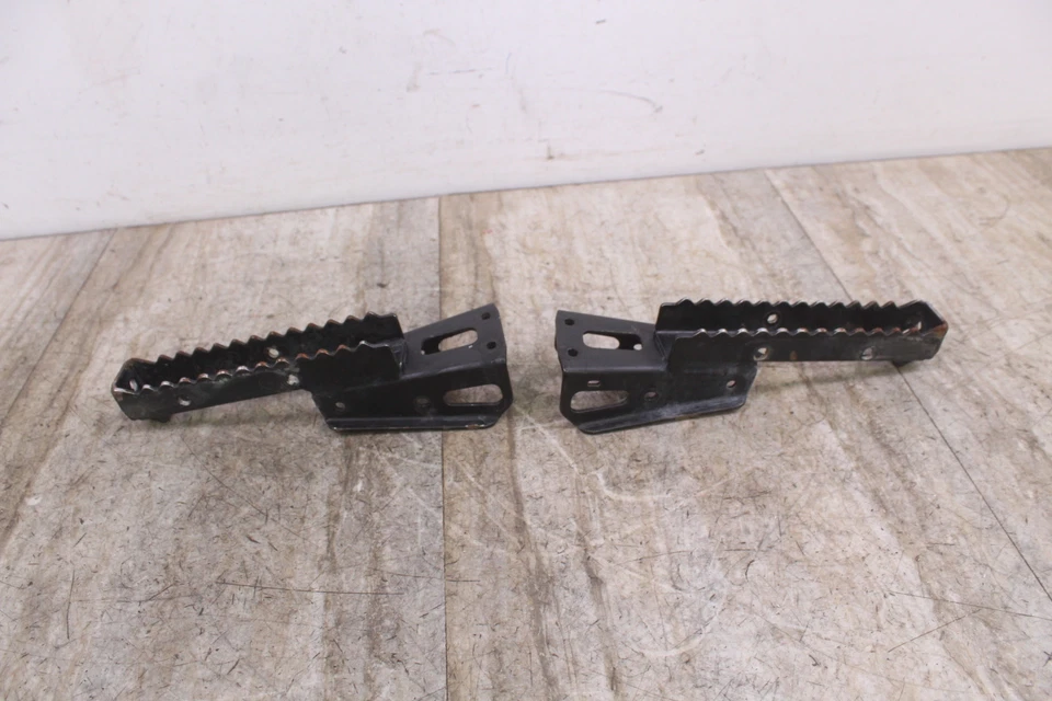 Clavijas de pie izquierda y derecha Can-Am DS650 2000 - par Foto 1 de 4