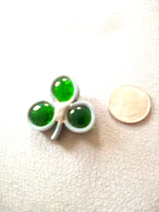 SHAMROCK PIN-LEADED GREEN GLASS MOUNTING 1.5" TALL CUTE!! - Picture 1 of 3