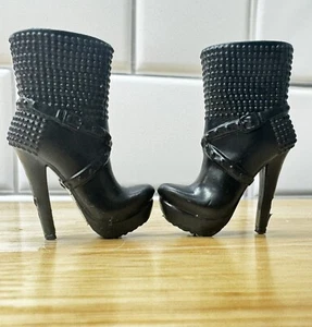 True Hope Yasmin MGA Bratz Doll Black Shoes Boots (AA) - Picture 1 of 6