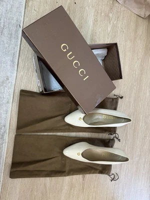 Zapatos de salón mocasines vintage Gucci Lifford Penny en cuero blanco con oro talla 37,5 Foto 1 de 4