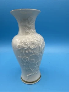 Lenox Elfenbein Goldrand 6,5" Knospenvase geprägtes Blumendesign - Hergestellt in den USA - Bild 1 von 7