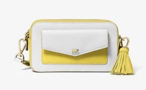 BOLSO PARA CÁMARA MICHAEL KORS MOTT PEQUEÑO DOS TONOS CUERO GRANULADO ÓPTICO BLANCO NUEVO CON ETIQUETAS - Imagen 1 de 4