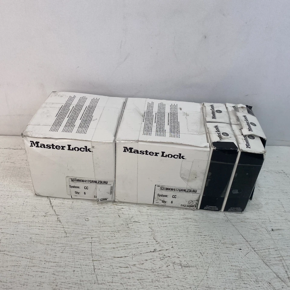 15 Locks - MASTER LOCK S31 417 GRN Lockout Padlock,KD,Green,1-7/8"H, In Russian - Image 1 of 4