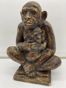 "Estatua africana vintage de mono sentado sosteniendo bebé niño mamá resina chimpancé Ghana 9""" - Imagen 1 de 12