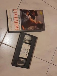 VHS HARD - L'INIZIAZIONE - SERENA GRANDI-MARINA VLADY-FABRICE JOSSO - OTTIMO - Imagen 1 de 2