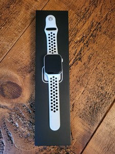 Apple Watch Nike SE Cellular 40mm with Sport Band • Price »