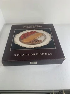 Piatto Stratford Shell diametro 14 1/4 con vetro azienda internazionale argento - Foto 1 di 4
