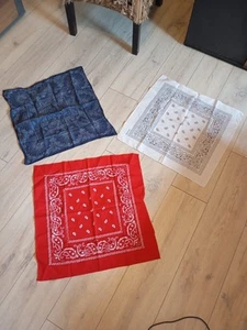 3 Schals Halstücher in den Farben weiß rot blau mit Muster unisex - Bild 1 von 4