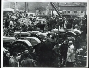 Matériel agricole.photo.vintage.moissonneuses batteuses . tracteurs SOMECA - Imagen 1 de 1