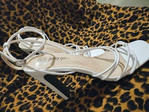 SANDALIAS Old money Nasty Gal Inc. Mujer Tacones Blancos Talla 8 - Imagen 1 de 5