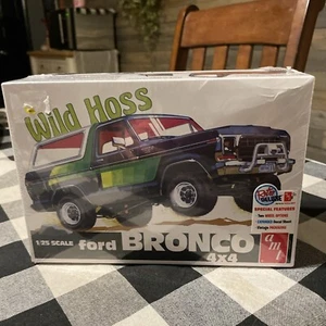 AMT "Wild Hoss" 1978 Ford Bronco 4x4 1:25 Scale Plastic Model Car Kit 1304 - Picture 1 of 4