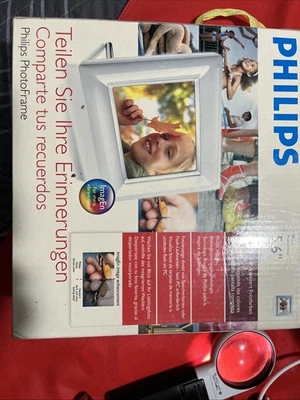 Philips 5.6-Inch Analog Digital Photo Frame LCD 320 x 234 resolution  - Image 1 of 4