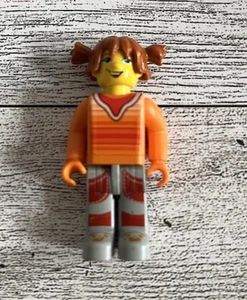 Lego Tina Mini Figur orange Oberteil grau Hose Zöpfe - Bild 1 von 3
