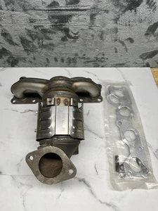 Catalytic Converters For 2013-2016 Hyundai Santa Fe Sport 2.4L 11-15 Kia Sorento - Picture 1 of 11
