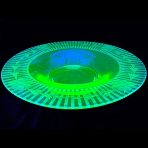 Antik Vintage Runde Geätzt Grün Herzstück Uranglas Konsole Schale LEUCHTET - Bild 1 von 13