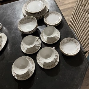 Mikasa Tahoe Pine Fine China Juego de 28 piezas 4 ajustes de lugar conos de pino Japón - Imagen 1 de 9