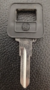 Peugeot llave vehículo blanco plástico cabeza negra NE51p - Imagen 1 de 2