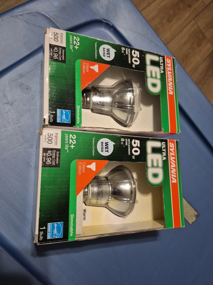 2 - Sylvania 60 W / 8 W LED Light Bulb - Natural Daylight OR Warm White - PAR20 - Image 1 of 1