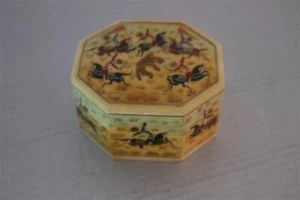 ancienne boite pilulier os decor peint chasseurs tigre  IRAK INDE PERSE MOGHOL - Photo 1/6