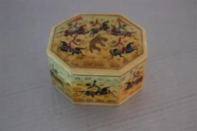 ancienne boite pilulier os decor peint chasseurs tigre  IRAK INDE PERSE MOGHOL - Photo 1/4
