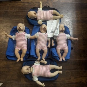Lote De 5 Maniquíes Infantiles Laerdal Baby Anne RCP Entrenamiento Médico Infantil Pediátrico LEER - Imagen 1 de 17