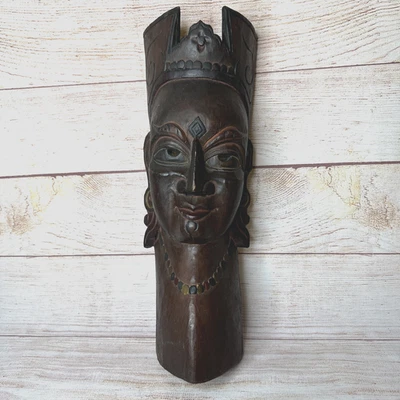 Máscara de madera oscura tallada a mano deidad primitiva tribal colgante popular arte de pared decoración Foto 1 de 4