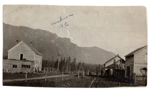 Antigua fotografía instantánea CIUDAD DE ERICKSON, BC CANADÁ casas graneros granjas década de 1910 - Imagen 1 de 1