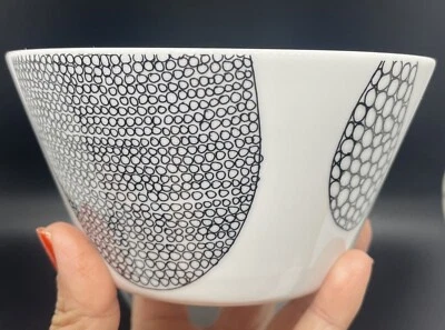 Juego de 2 cuencos de sopa/cereal blanco y negro Julia Rothman para caja y barril LEIF Foto 1 de 4