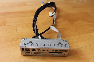 Medion Flash XL VER. 1.0 MS 6982 Frontpanel - USB, 6in1 CardReader, FireWire ... - Bild 1 von 4