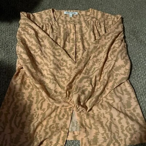 Elizabeth And James Women’s Coral Blouse Size XS - Picture 1 of 4