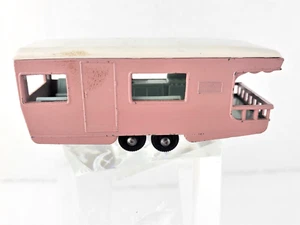 LESNEY ENGLAND MATCHBOX SERIES No 23 PINK TRAILER CARAVAN DIE CAST - Picture 1 of 8