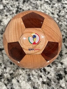 Balón de fútbol de madera Copa Mundial FIFA Japón-Corea 2002 - Imagen 1 de 3