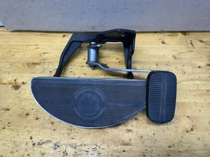 Harley Softail 2000-06 Floorboard Right Mount Bracket Heritage Fatboy Brake - Picture 1 of 8