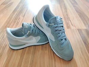 nike internationalist women navy