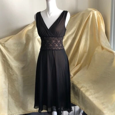 连衣裙 Barn Dressbarn 裸色花边黑色鸡尾酒会 4 V 领正式舞会假日 — 第 1/4 张图片