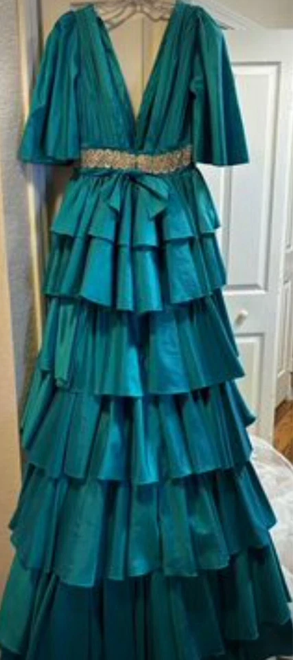 Oferta Impresionante Nuevo Cascada Cascada Sherrie Hill Órganos Vestido de Baile/Vestido de Fiesta Foto 1 de 4