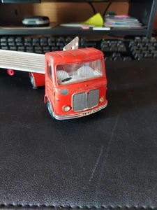 Dinky AEC Articulated Lorry with Flat Bed Trailer - Picture 1 of 3