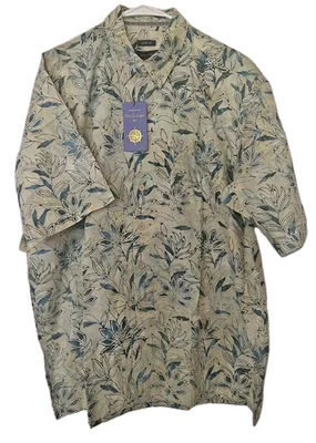 Pete Huntington Bali Handcrafted Men's Green Hawaiian Floral Short Sleeve Button - Image 1 of 3