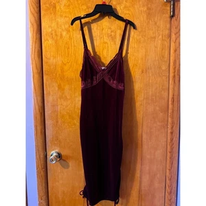 Vestido midi de terciopelo Romwe ribete de encaje cami borgoña sin mangas fiesta cóctel - Imagen 1 de 3