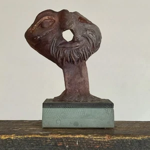 Vintage abstrakte bärtige Figur auf mattem Glasständer - Bild 1 von 8